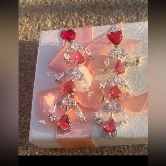 Gorgeous bridal dangle ruby and clear crystal teardrop crystal earrings #130 - Picture 5 of 12